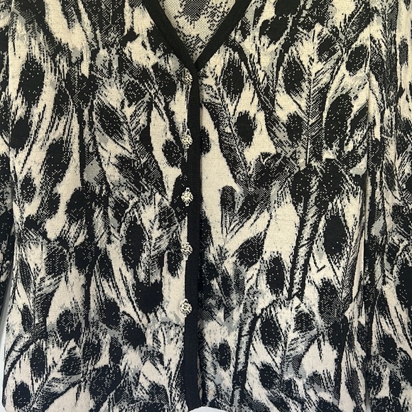 St. John cardigan - Picture 3 of 8